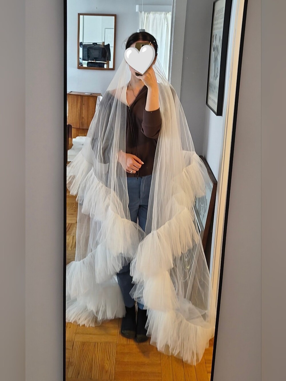Elegant White Bridal Veil with Tiered Tulle Ruffles